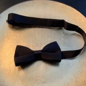 Bow tie in black color